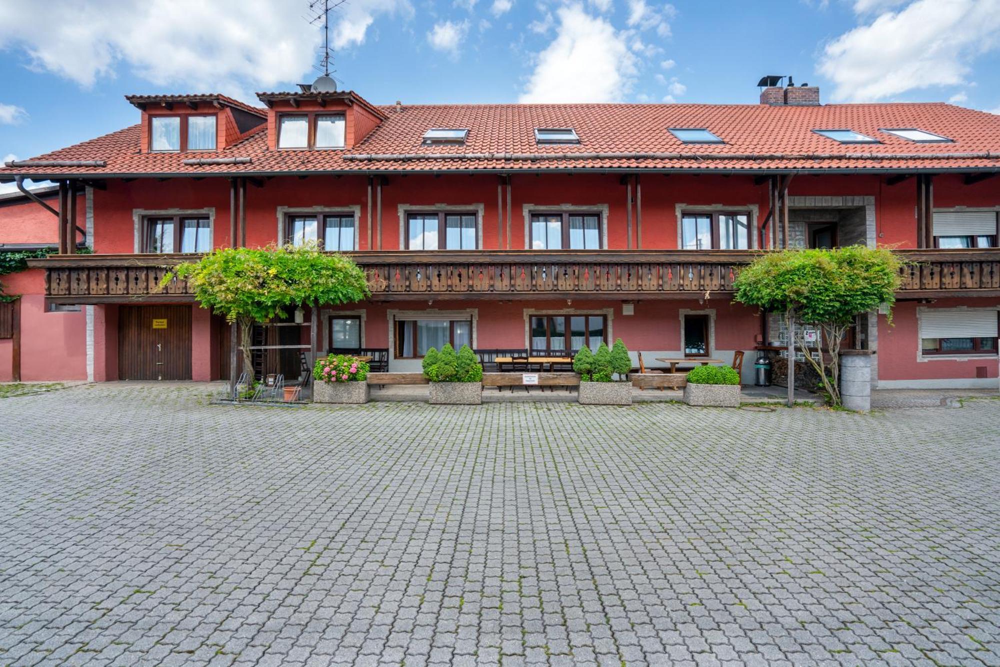 Knoedelhof Hotel Putzbrunn Exterior photo