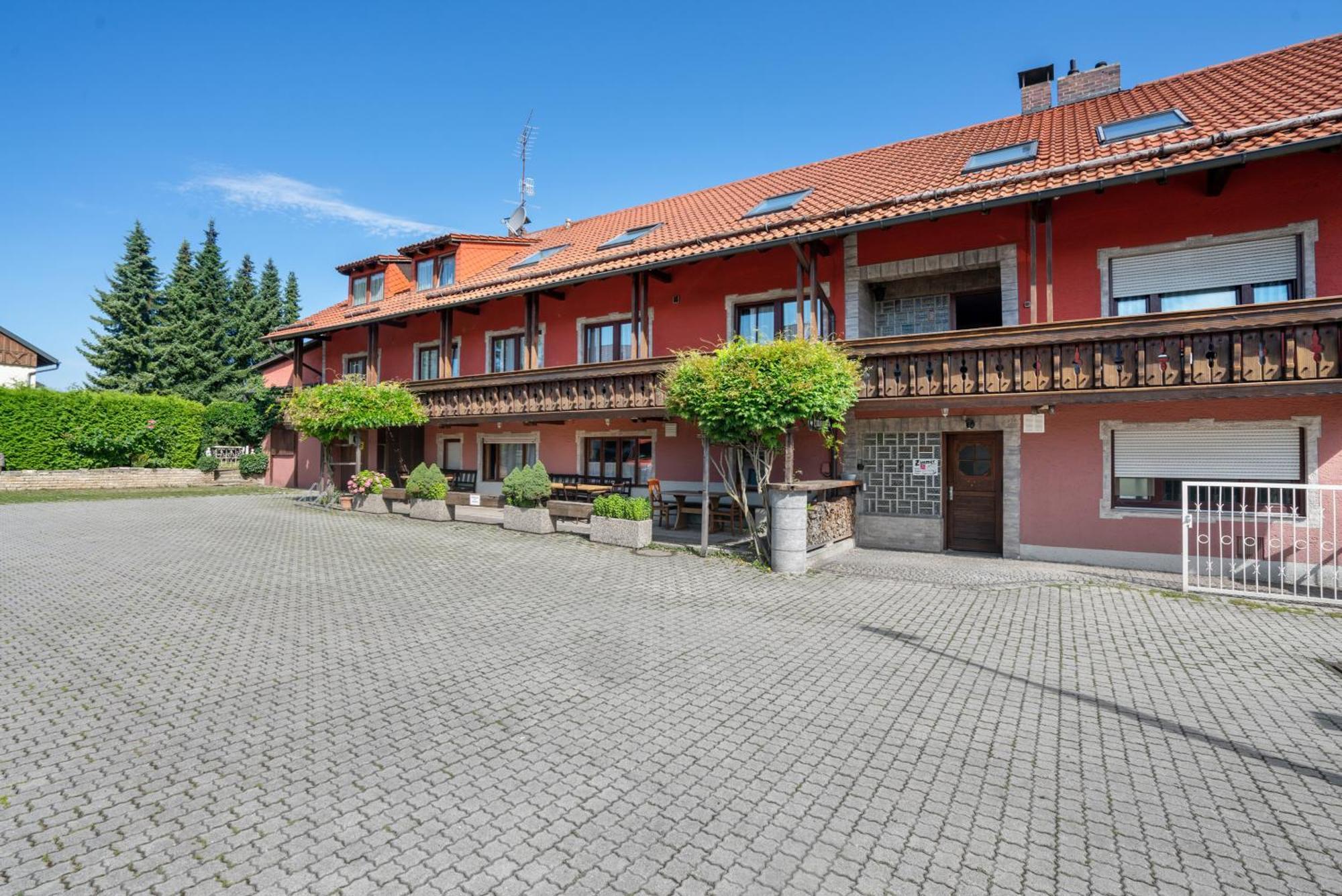 Knoedelhof Hotel Putzbrunn Exterior photo