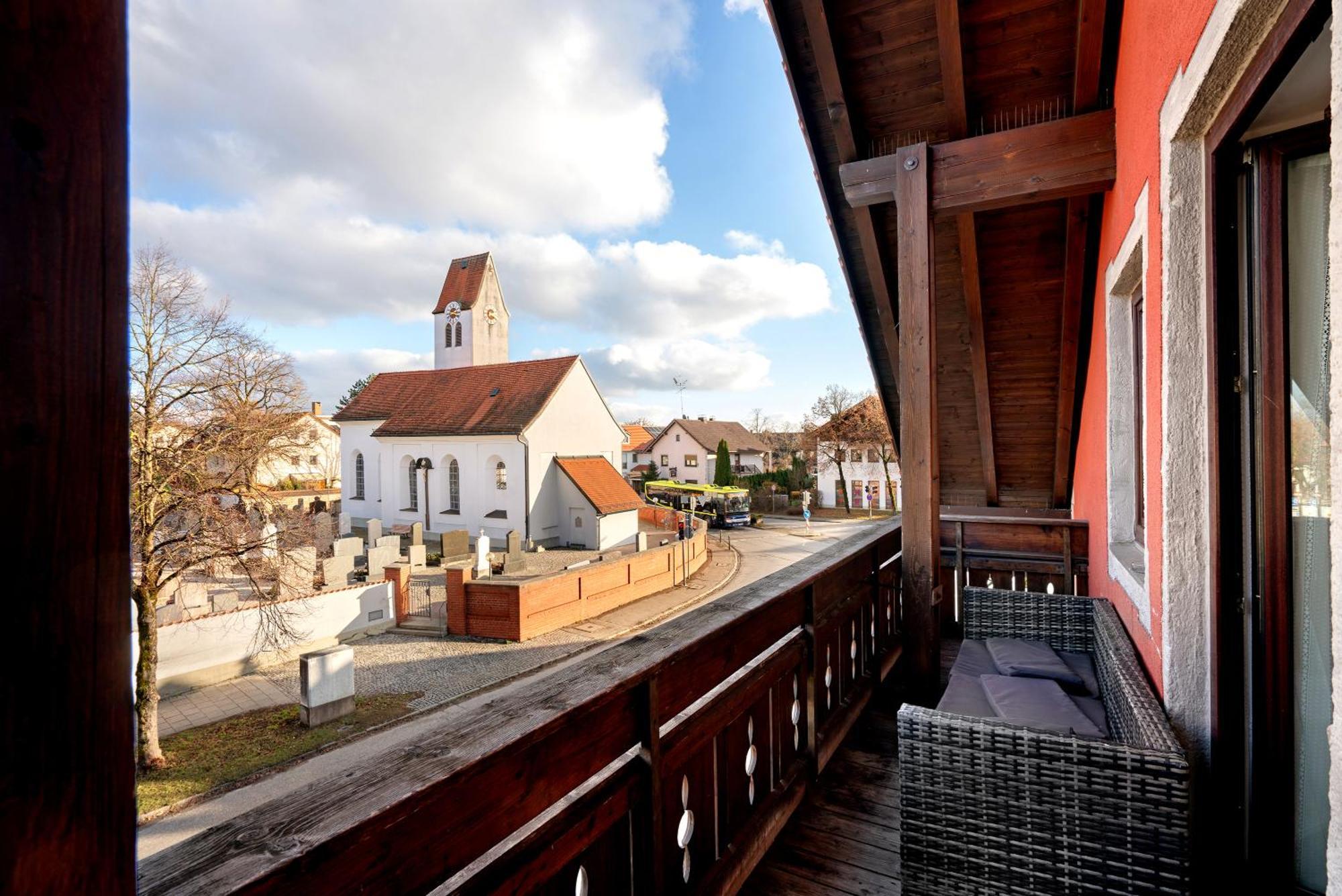 Knoedelhof Hotel Putzbrunn Exterior photo